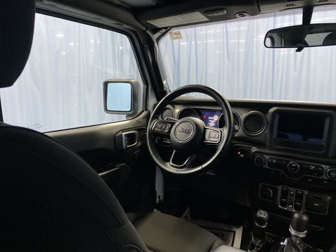 Certified 2021 Jeep Gladiator Willys image 36