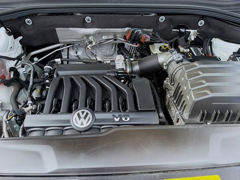 Used 2022 Volkswagen Atlas Cross Sport SE image 35