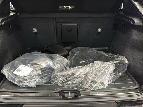 Used 2024 Volvo C40 P8 Recharge Ultimate w/ Protection Package Premier image 31