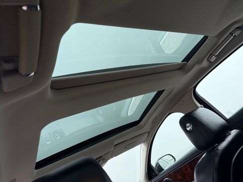 Used 2013 Jaguar XJ image 16