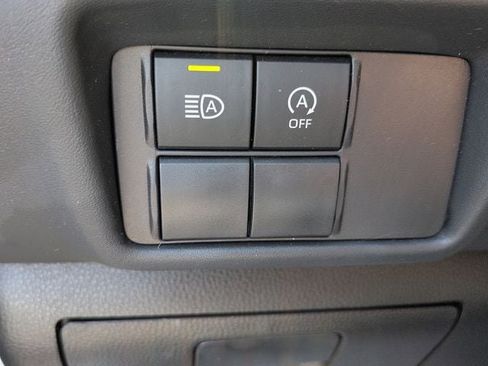 Used 2023 Toyota Highlander L image 17