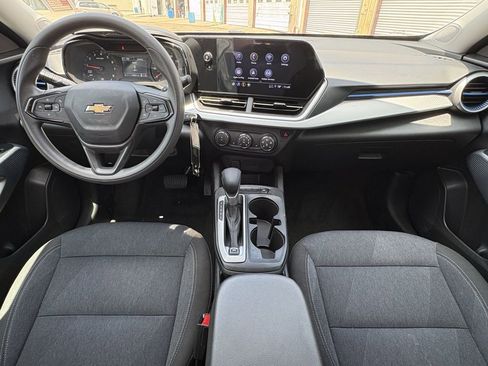 Used 2024 Chevrolet Trax LS w/ LS Convenience Package FWD image 25