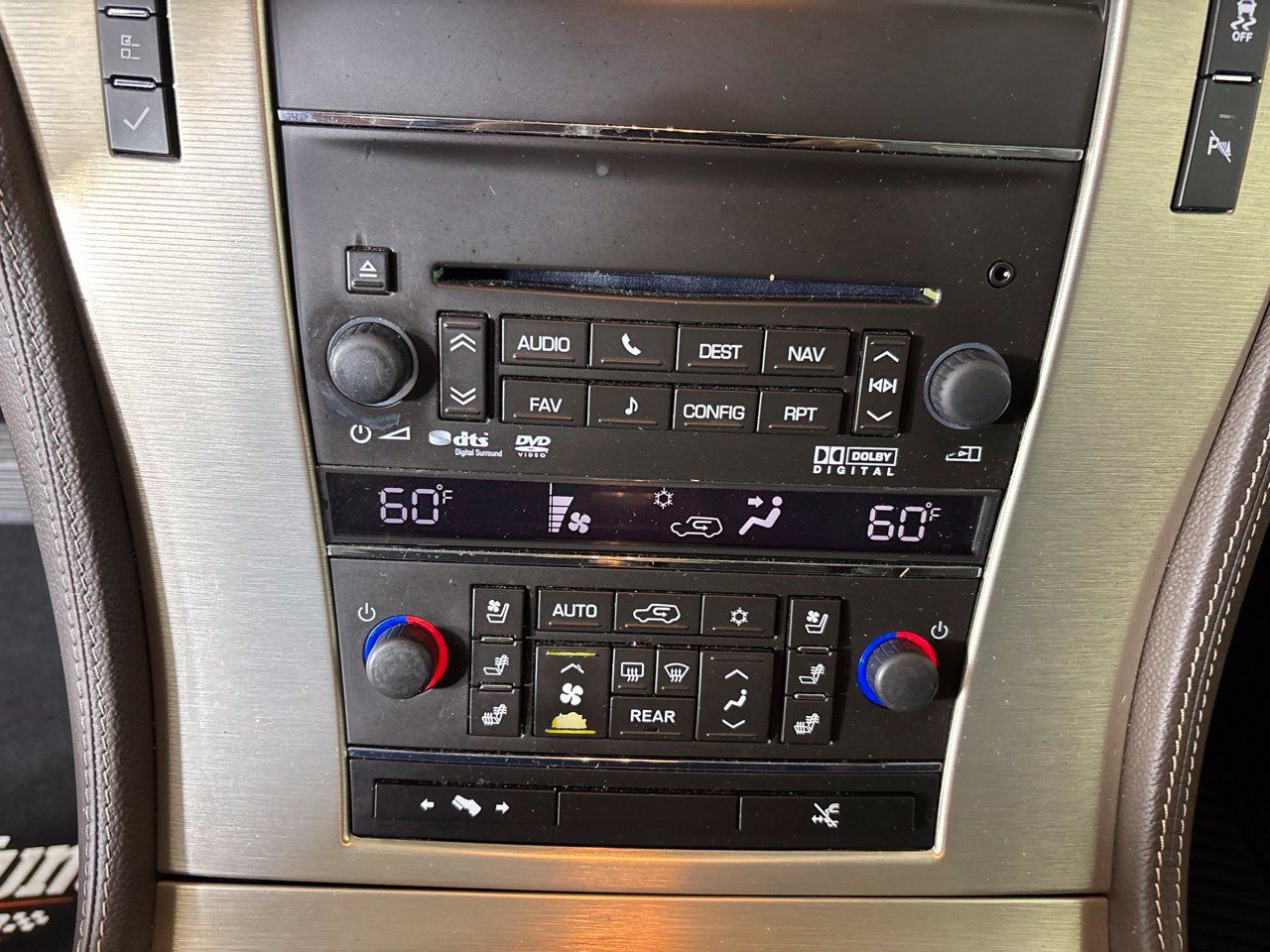 Used 2014 Cadillac Escalade Platinum AWD/4WD image 18