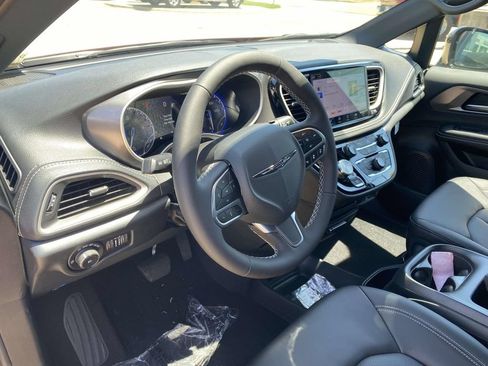 New 2026 Chrysler Pacifica Select AWD/4WD image 45