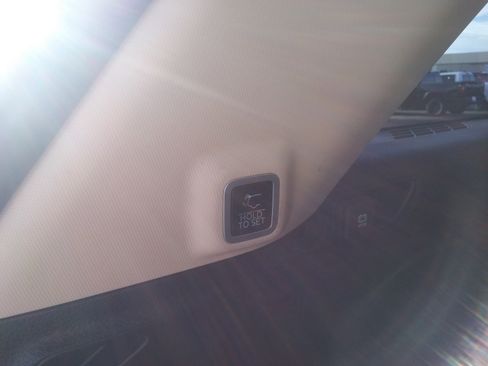 Used 2022 Jeep Grand Cherokee Limited w/ Luxury Tech Group II image 9