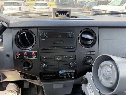 Used 2016 Ford F550 2WD Regular Cab Super Duty image 42