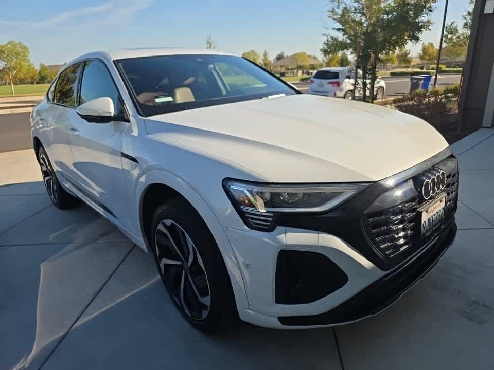 Used 2024 Audi Q8 e-tron Premium Plus AWD/4WD image 4