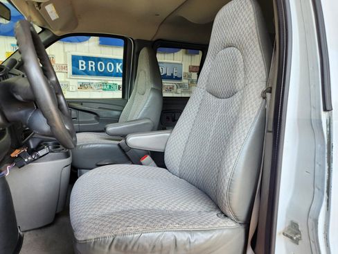 Used 2007 Chevrolet Express 3500 Extended Passenger w/ LT Preferred Equipment Group RWD image 4