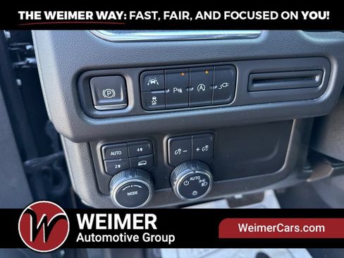 Used 2022 Chevrolet Suburban LT AWD/4WD image 14
