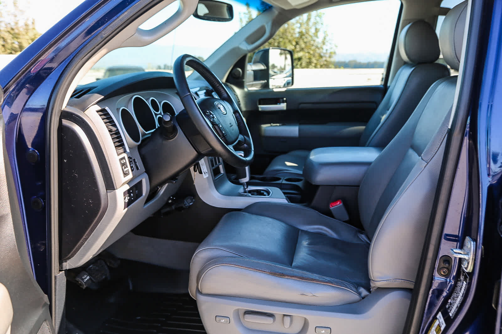 Used 2007 Toyota Tundra Limited w/ TRD Off-Road Pkg AWD/4WD image 17
