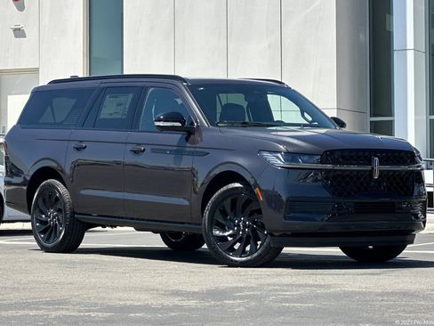 New 2026 Lincoln Navigator L Reserve w/ Jet Appearance Package AWD/4WD image 1