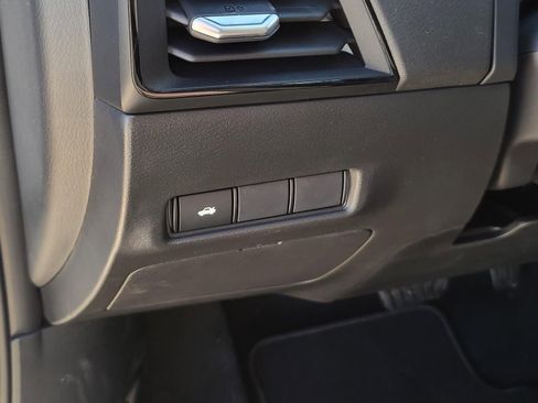 New 2026 Nissan Sentra SR w/ Floor Mat Package image 19