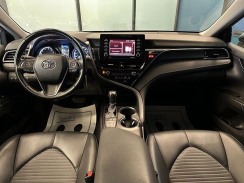Used 2022 Toyota Camry SE image 9