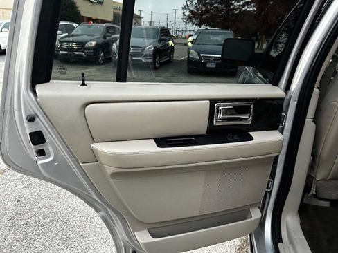 Used 2015 Lincoln Navigator Base 4x2 4dr SUV image 12