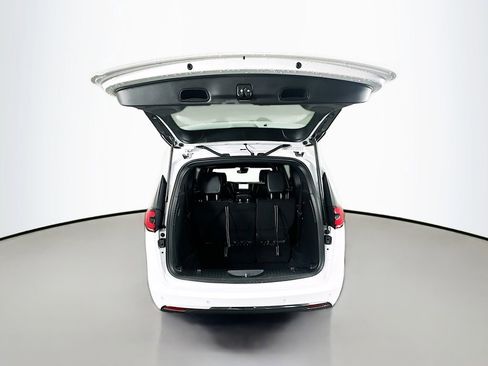 New 2026 Chrysler Pacifica Select image 16