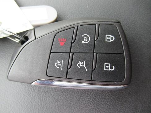 Used 2025 Chevrolet Suburban Z71 AWD/4WD image 29