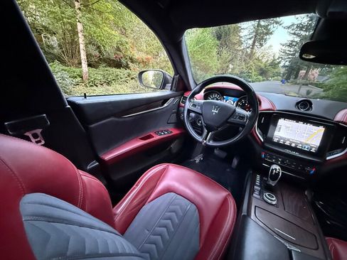 Used 2017 Maserati Ghibli S image 19