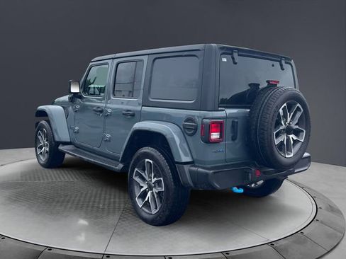 Used 2024 Jeep Wrangler Unlimited AWD/4WD image 3