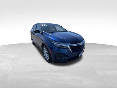 Used 2022 Chevrolet Equinox LS w/ LS Convenience Package image 2