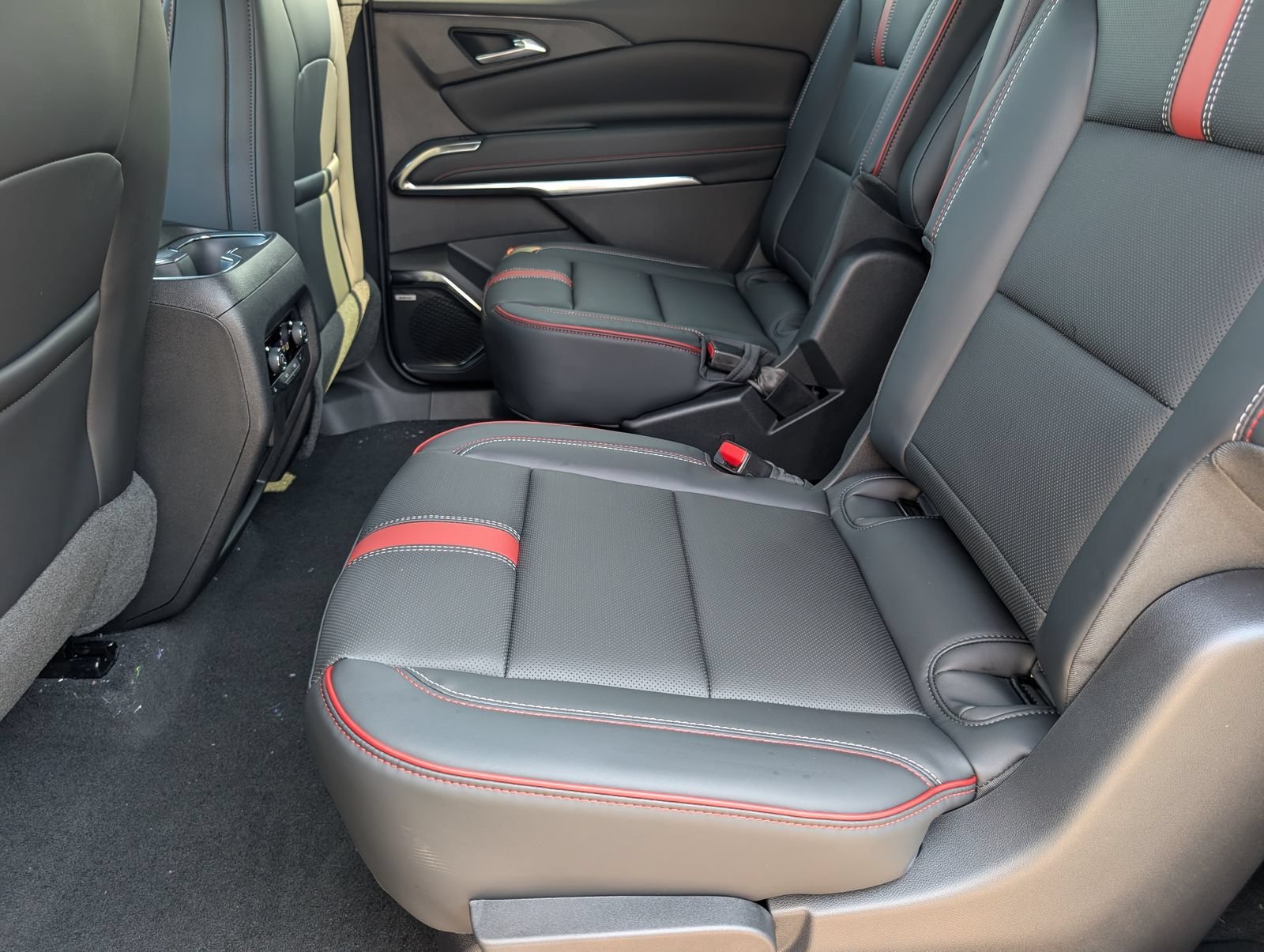 New 2027 Chevrolet Traverse RS FWD image 8