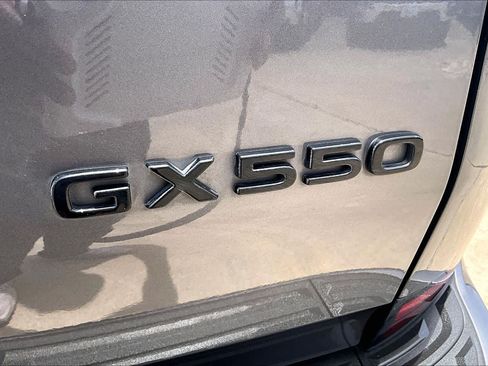 Used 2024 Lexus GX 550 w/ Accessory Package (Z1) AWD/4WD image 10
