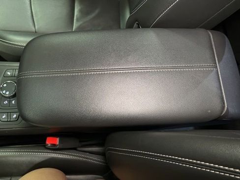 Used 2024 GMC Terrain SLT image 25