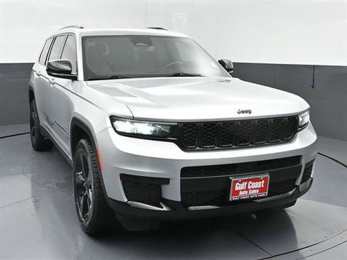 Used 2021 Jeep Grand Cherokee L Laredo RWD image 3