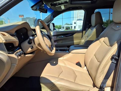 Used 2018 Cadillac Escalade Platinum AWD/4WD image 4