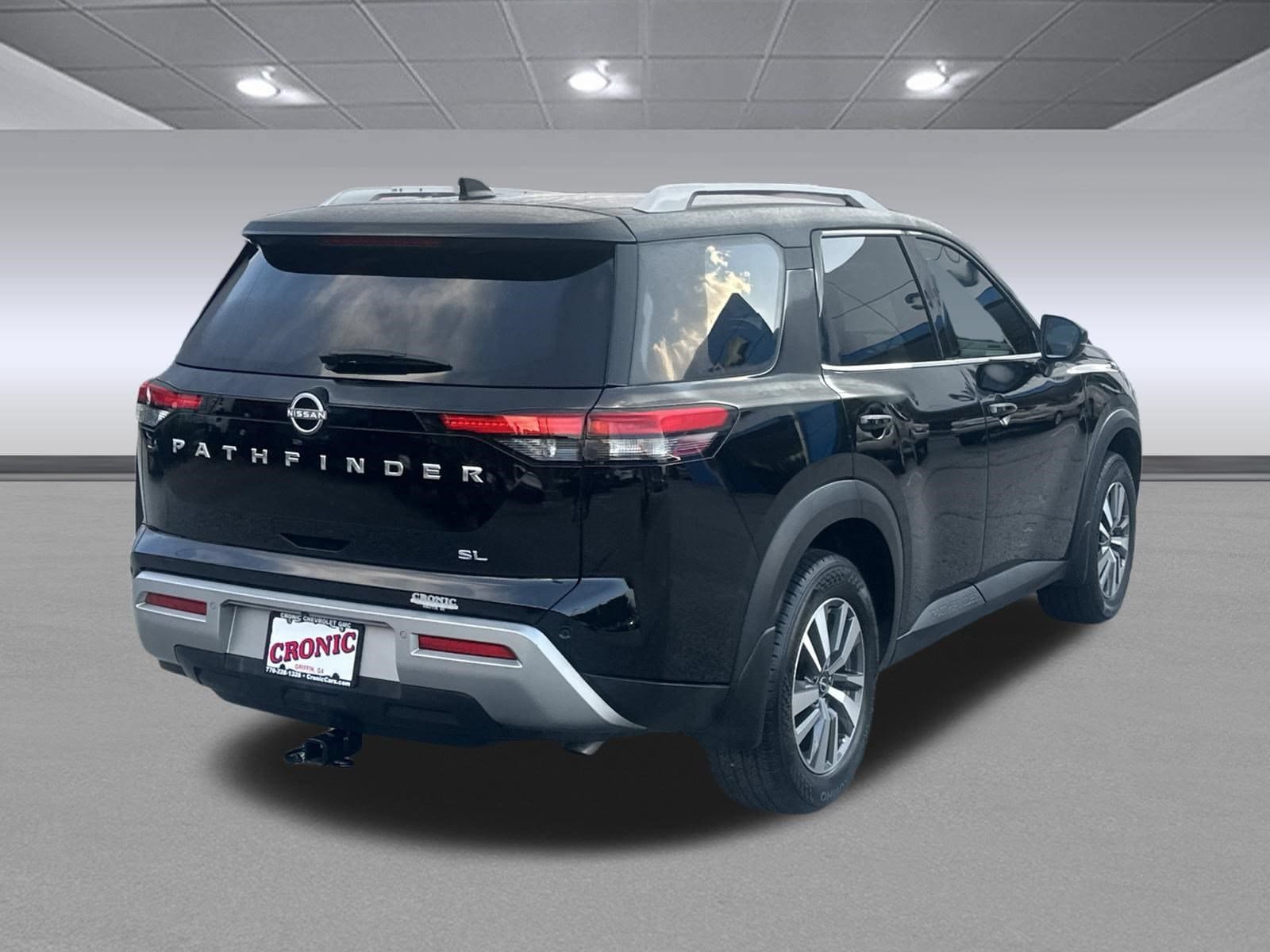 Used 2024 Nissan Pathfinder SL w/ Cargo Package FWD image 3