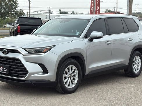 Used 2024 Toyota Grand Highlander XLE image 7
