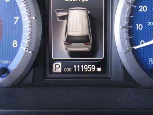 Used 2017 Toyota Sienna XLE image 29