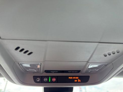 Used 2023 Chevrolet Equinox LT image 28