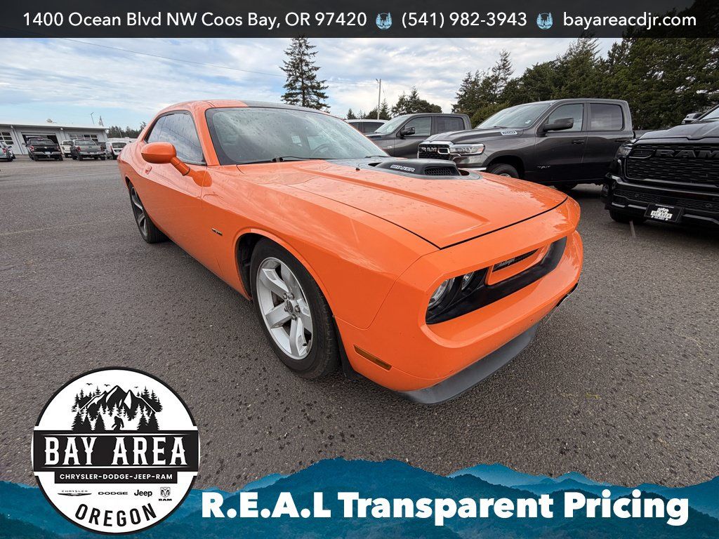 Used 2014 Dodge Challenger R/T RWD image 3