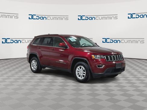 Used 2018 Jeep Grand Cherokee Laredo AWD/4WD image 2