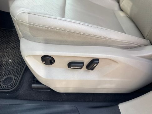 Used 2018 Volkswagen Atlas SE FWD image 16