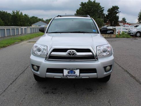 Used 2007 Toyota 4Runner SR5 AWD/4WD image 2