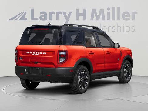 Certified 2024 Ford Bronco Sport Outer Banks w/ Tech Package AWD/4WD image 2