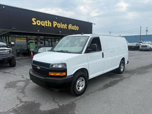 Used 2020 Chevrolet Express 3500 w/ Driver Convenience Package RWD image 2