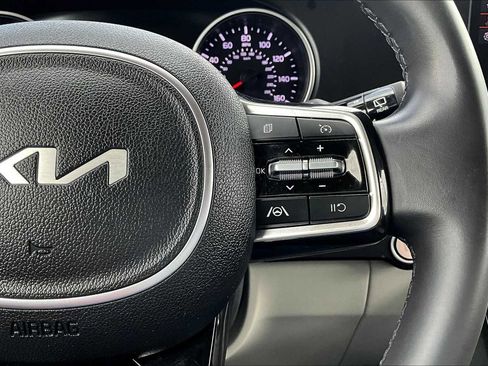 Used 2024 Kia Carnival LX FWD image 24