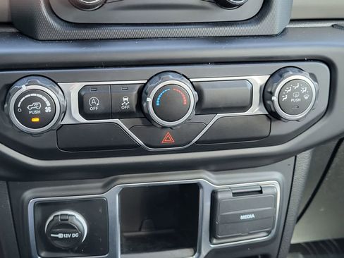 Used 2022 Jeep Wrangler Sport AWD/4WD image 21