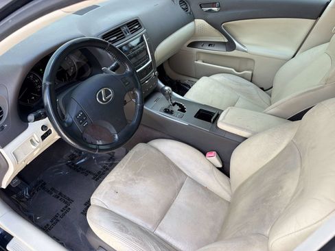 Used 2009 Lexus IS 250 w/ Preferred Accessory Pkg RWD image 4