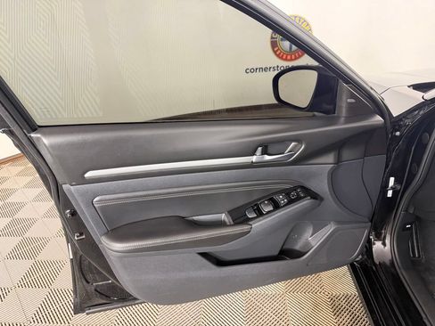 Used 2021 Nissan Altima 2.5 SV FWD image 12