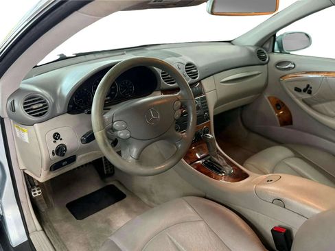 Used 2005 Mercedes-Benz CLK 320 Coupe image 8