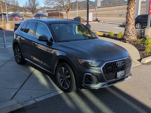Used 2023 Audi Q5 2.0T Premium Plus w/ Premium Plus Package image 3