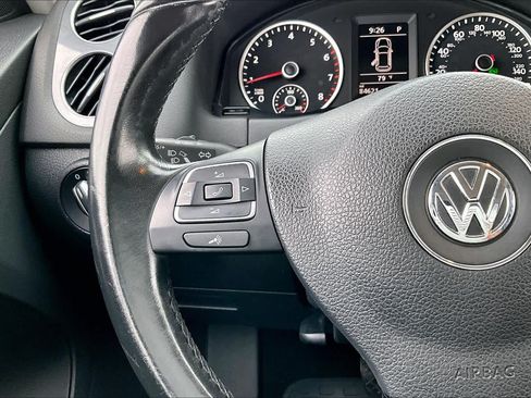 Used 2017 Volkswagen Tiguan Limited FWD image 24