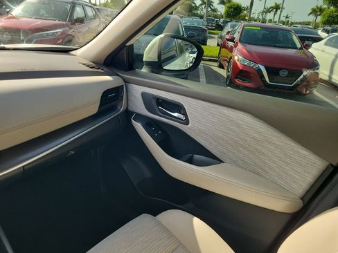 Used 2023 Nissan Rogue SV FWD image 14