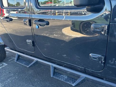 Used 2021 Jeep Gladiator Sport AWD/4WD image 13