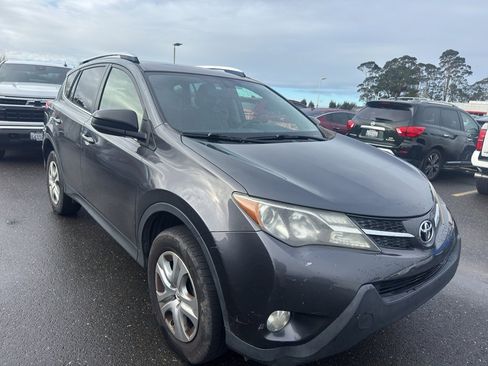 Used 2015 Toyota RAV4 LE image 2