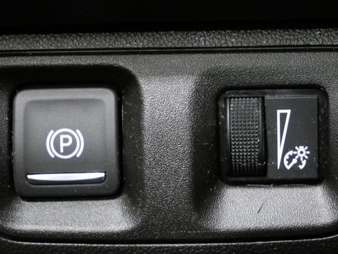 Used 2023 GMC Acadia SLE FWD image 14