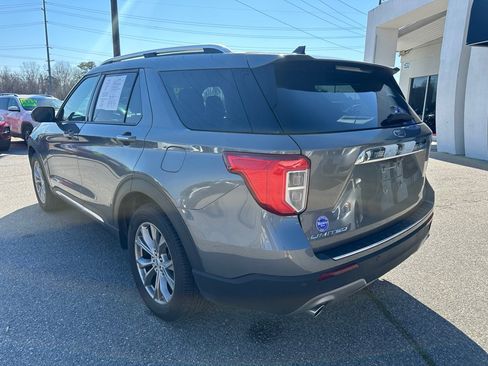 Used 2023 Ford Explorer Limited image 3